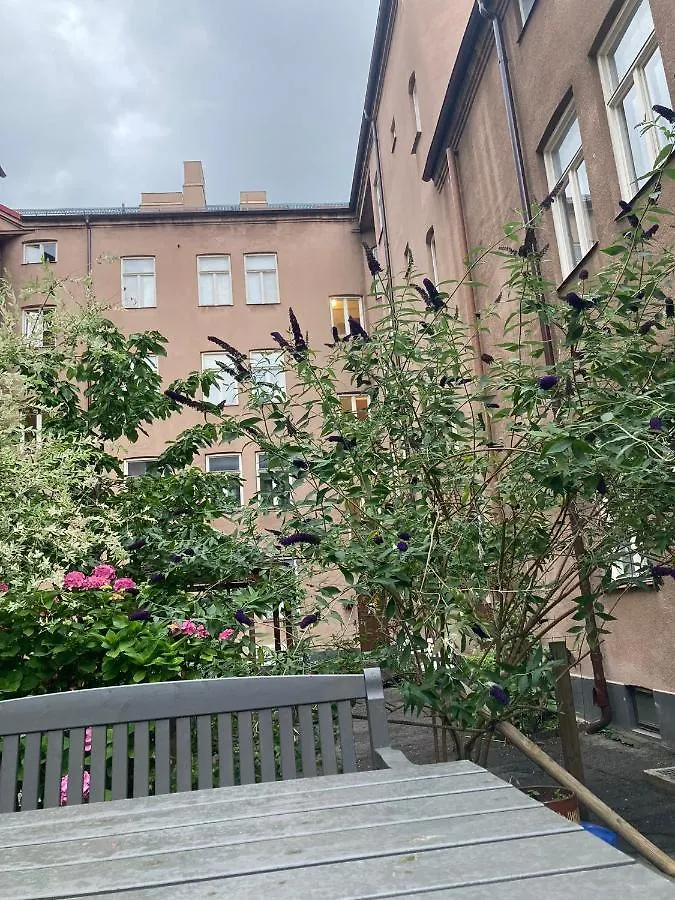 Rum Med Eget Badrum Och Stort, Delat Koek,Centralt I Malmoe A Room In An Apartment, Own Bathroom And Kitchen Shared With A Family 0*, Malmö Suécia
